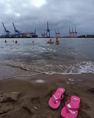 Eisbadene im Winter-März