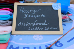 auf Tafel geschrieben - heutiger Badepate Alsterfood, Wasser 3,6 °C