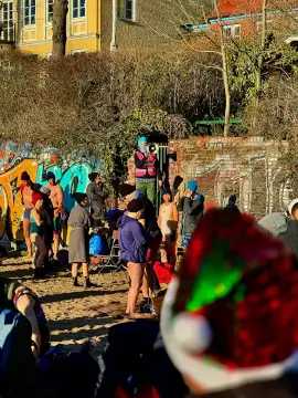 kleiner Redebeitrag von der Eisbademeisters Crew