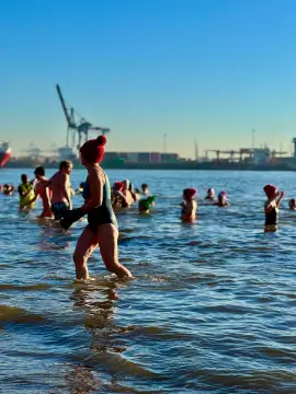 Eisbaden für die Bergedorfer Engel