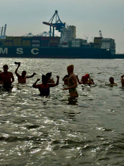 Eisbden in der Elbe für Café mit Herz